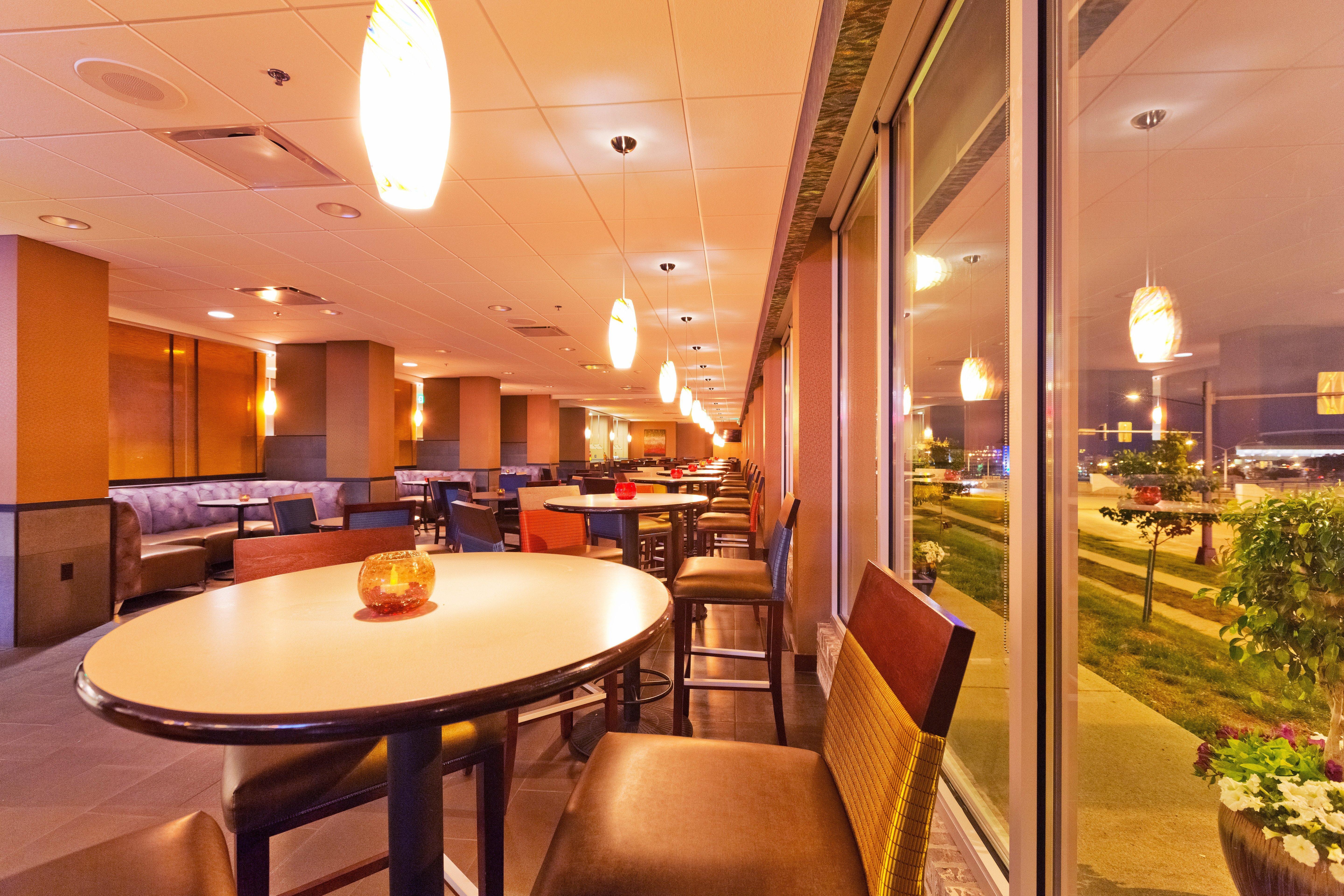 Holiday Inn Des Moines-Downtown-Mercy Campus By Ihg Ngoại thất bức ảnh